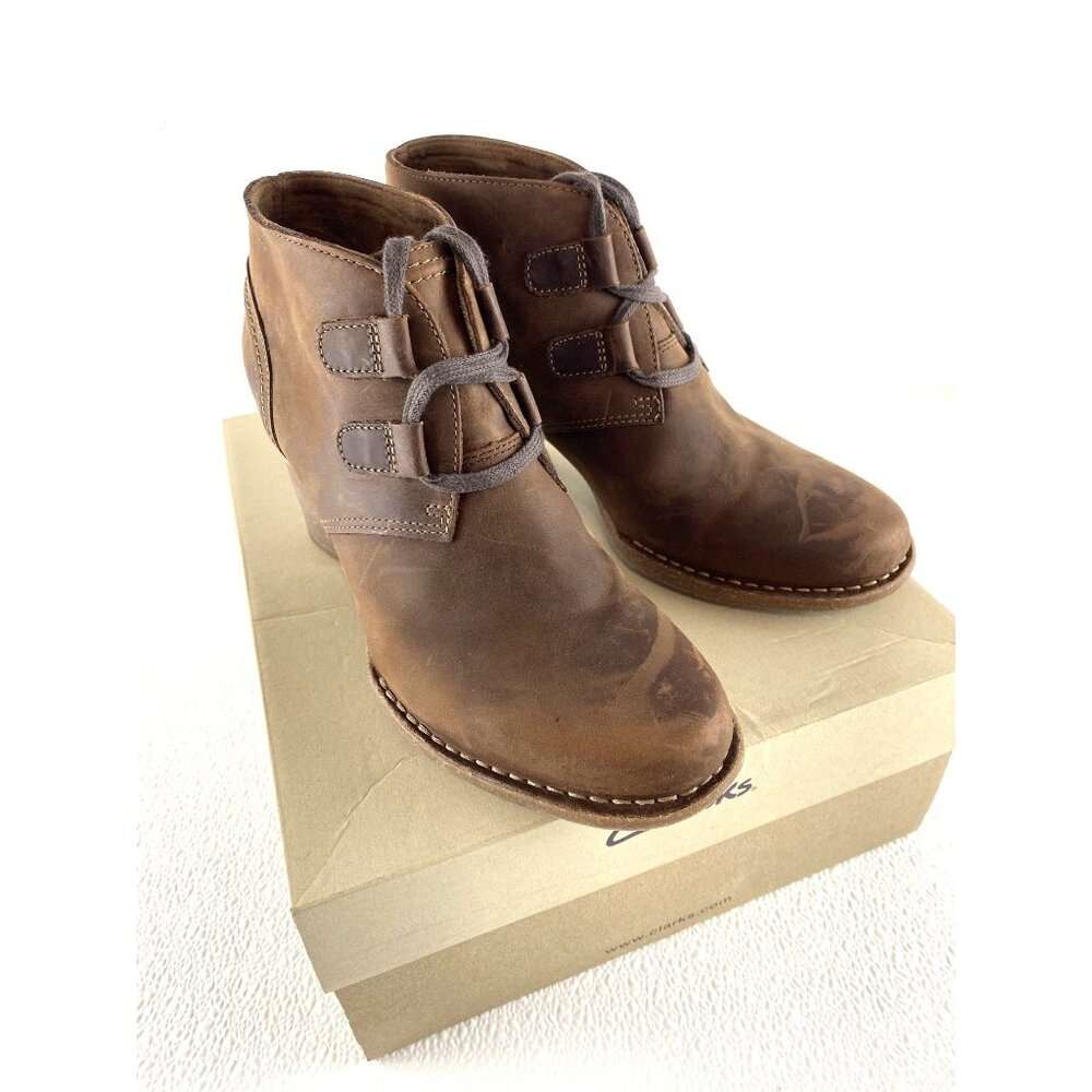 Clarks Carleta Lynn Artisan Boho Womens 9.5 Brown Leather Chukka Boot Lace-Up